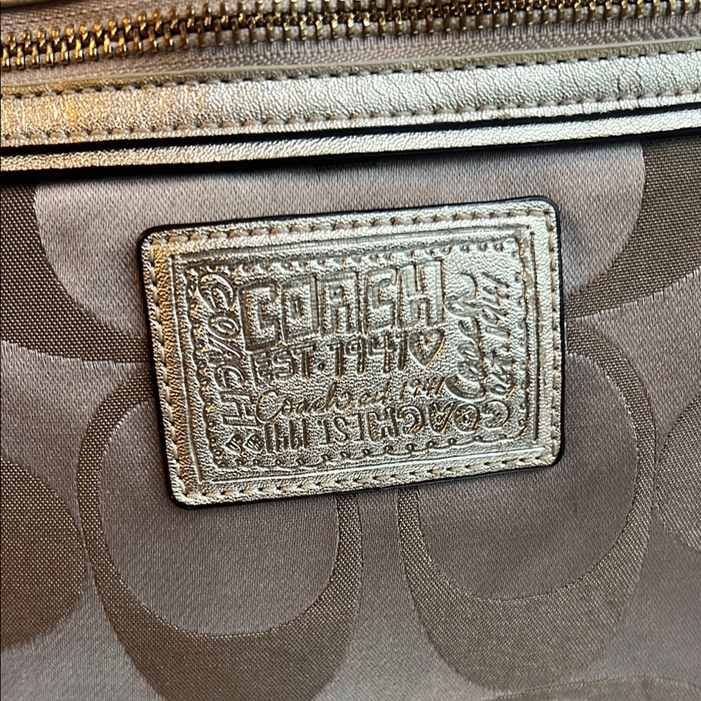 Coach puppy Beige Signature Shoulder Bag - Picture 6 of 11